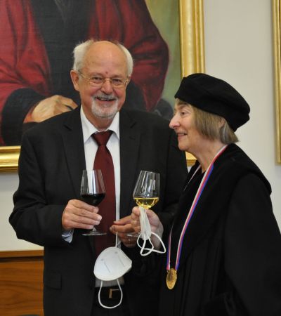 Prof. Dr. Wilfried Hartmann freute sich mit seiner Frau. Foto: MGH